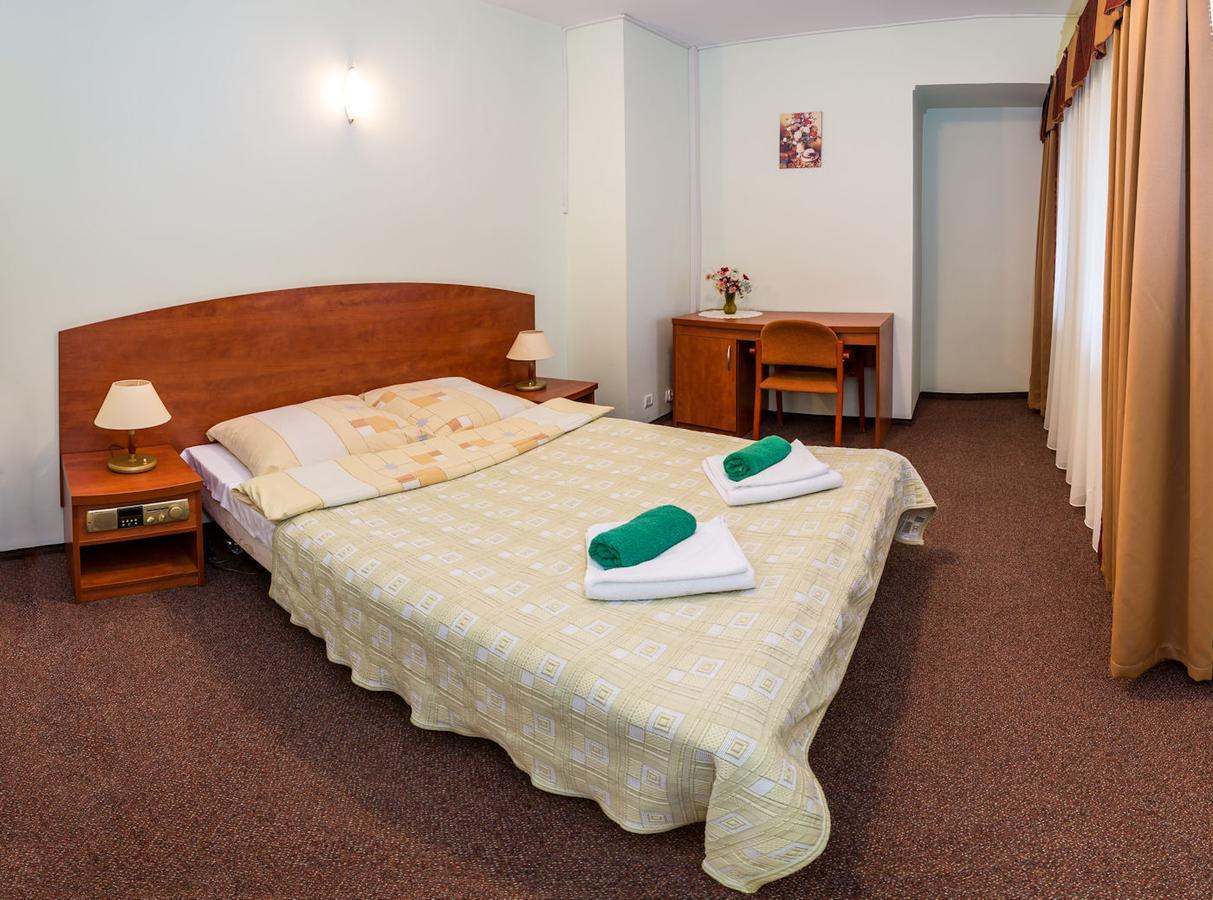 Gwarek Hotel Kudowa Zdroj Exterior photo