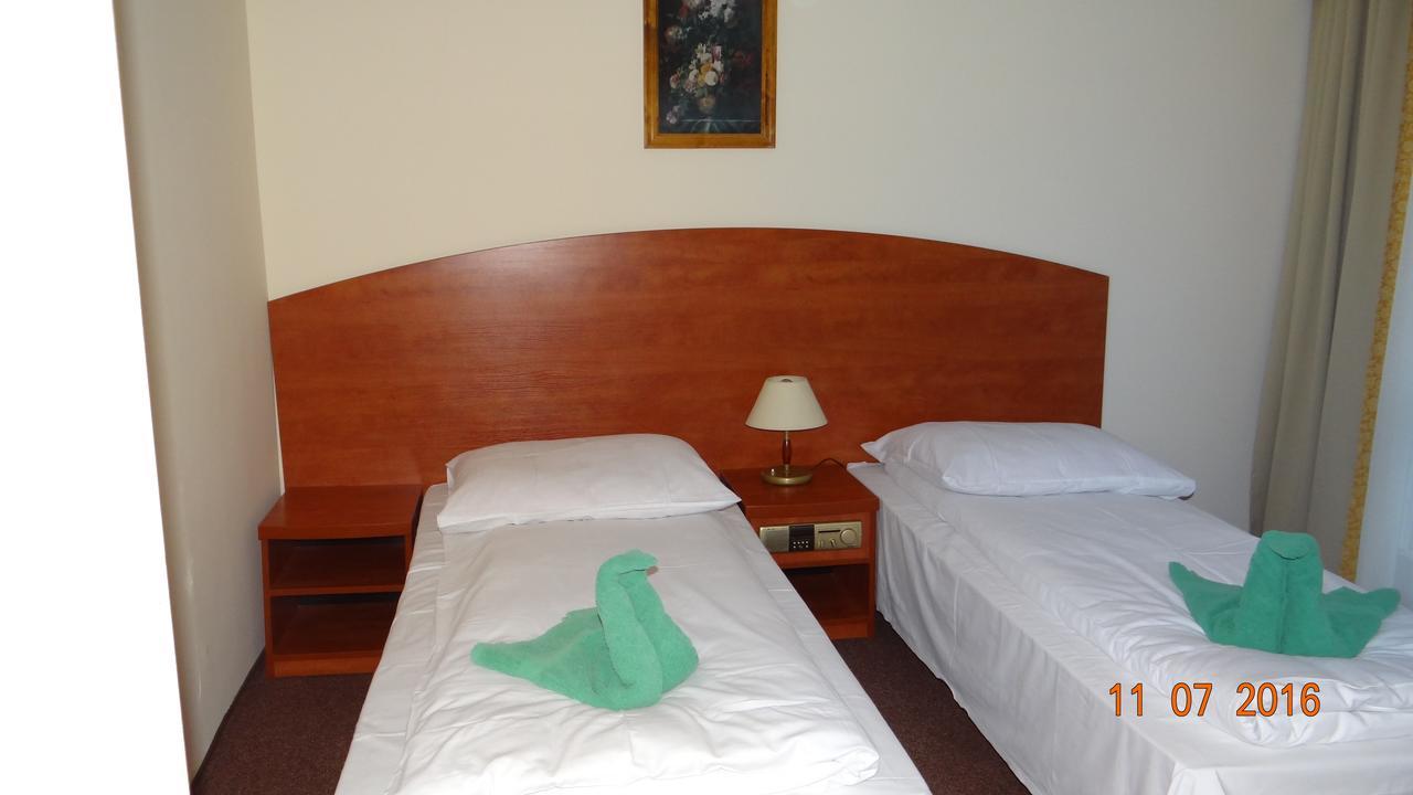 Gwarek Hotel Kudowa Zdroj Exterior photo